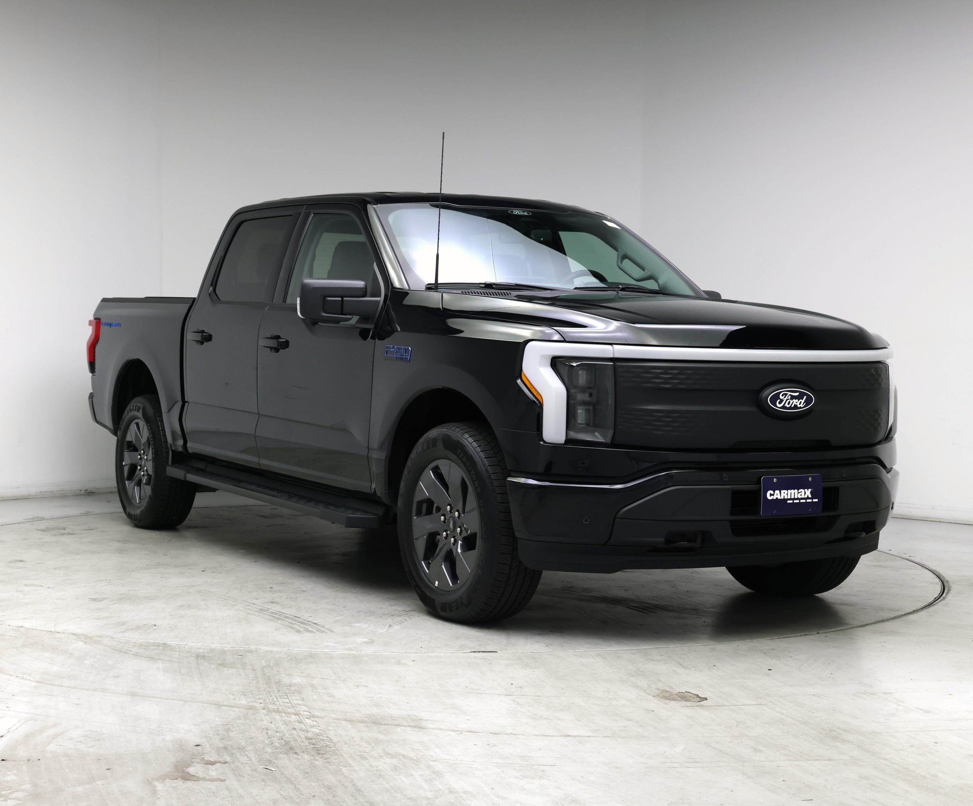 2024 Ford F-150 Lightning Flash in Black