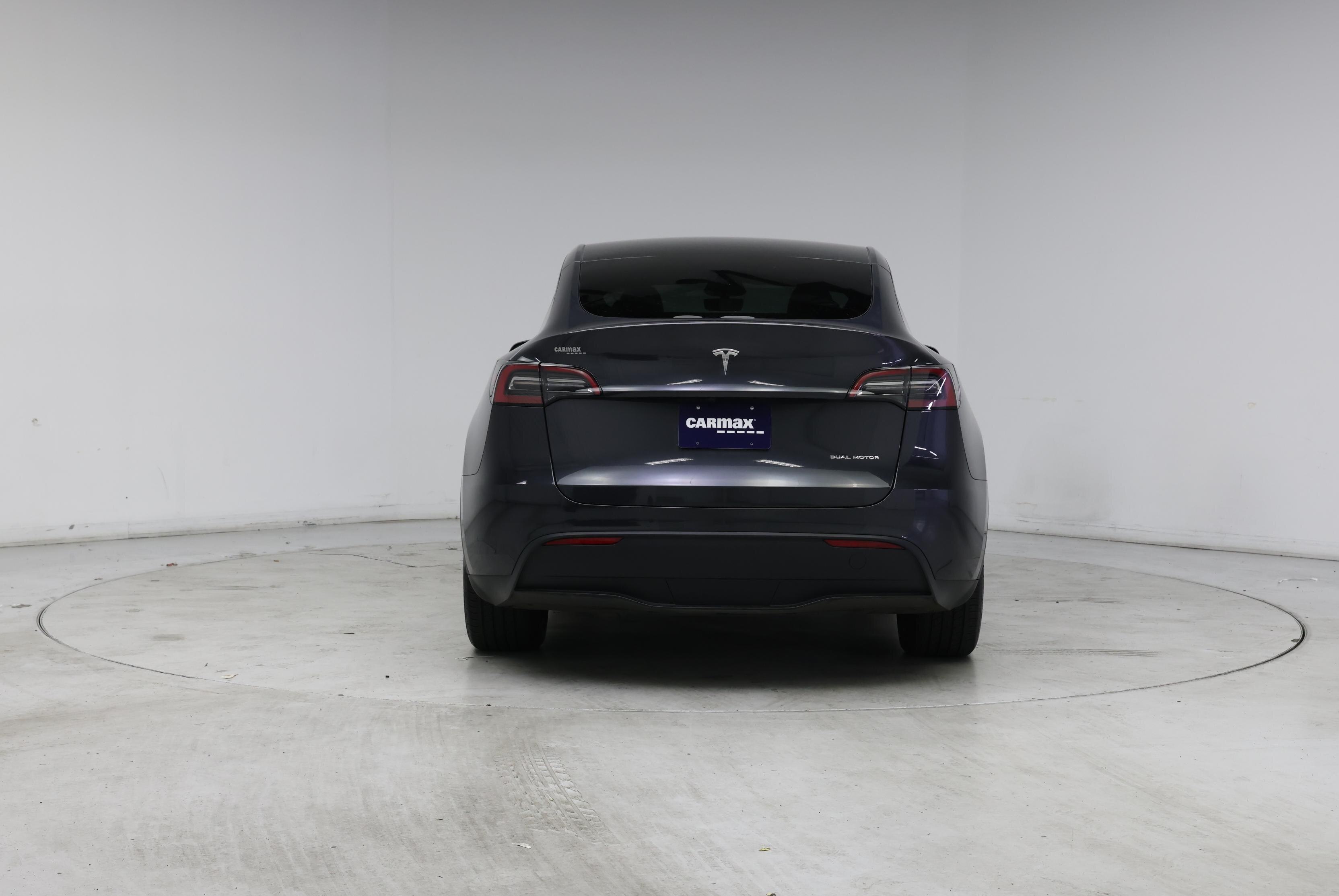 2025 Tesla Model Y Long Range in Gray